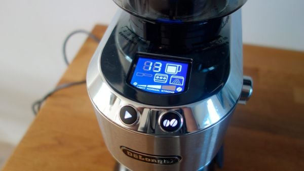 Delonghi KG521 coffee grinder detail of LED display